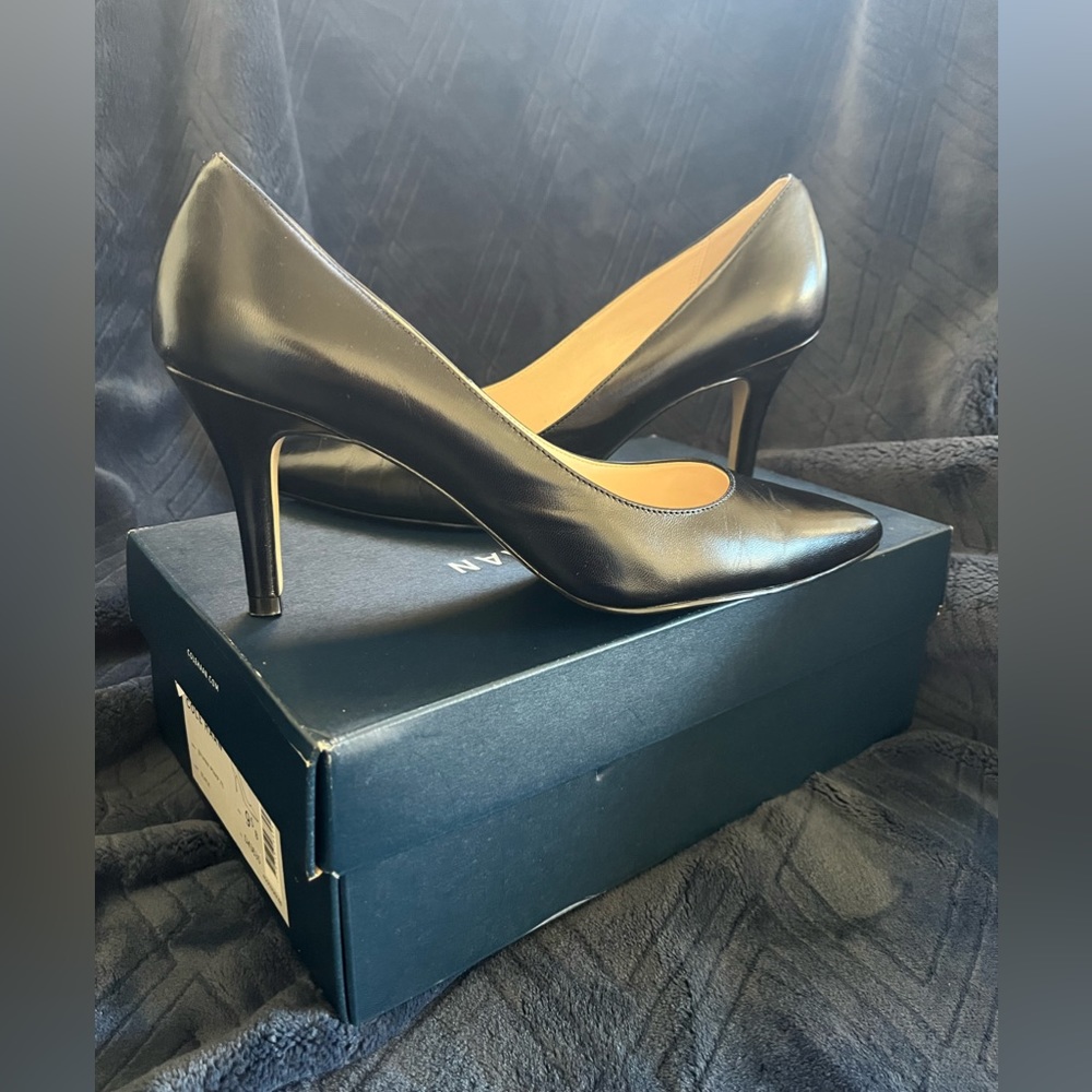Cole Haan heels size 9.5 B in box